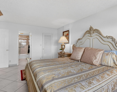 2121 N Ocean Boulevard - Photo Thumbnail 8
