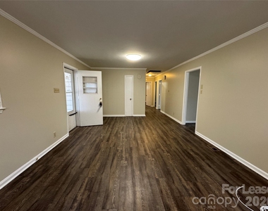 626 Tuckaseege Road - Photo Thumbnail 4
