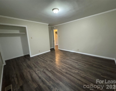 626 Tuckaseege Road - Photo Thumbnail 10