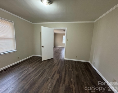 626 Tuckaseege Road - Photo Thumbnail 5