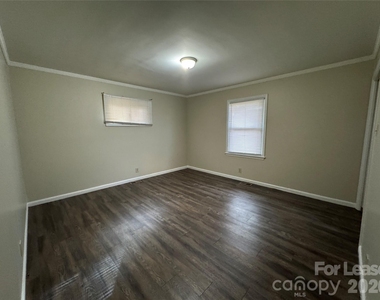 626 Tuckaseege Road - Photo Thumbnail 9
