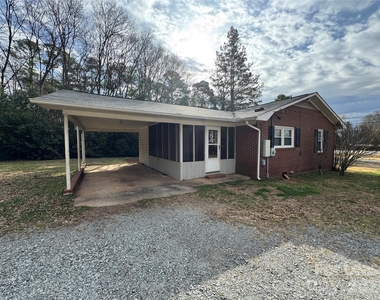 626 Tuckaseege Road - Photo Thumbnail 13