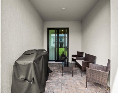 14042 Sw Thorens Drive - Photo Thumbnail 26