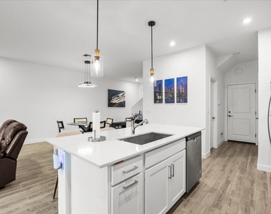 14042 Sw Thorens Drive - Photo Thumbnail 11