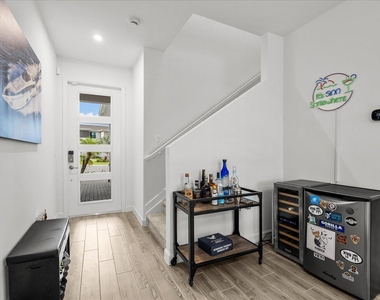 14042 Sw Thorens Drive - Photo Thumbnail 3