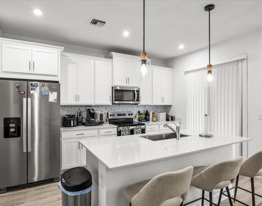 14042 Sw Thorens Drive - Photo Thumbnail 9