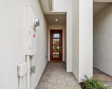 14042 Sw Thorens Drive - Photo Thumbnail 2