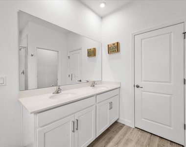 14042 Sw Thorens Drive - Photo Thumbnail 16