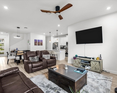 14042 Sw Thorens Drive - Photo Thumbnail 7