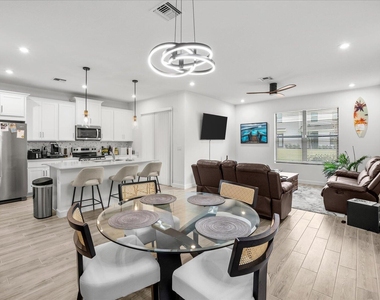 14042 Sw Thorens Drive - Photo Thumbnail 5