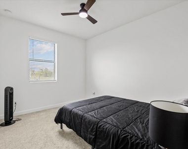 14042 Sw Thorens Drive - Photo Thumbnail 17