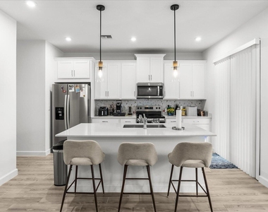 14042 Sw Thorens Drive - Photo Thumbnail 8