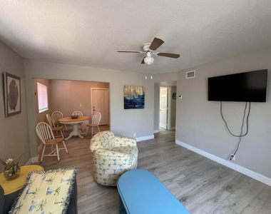 716 22nd Street - Photo Thumbnail 2