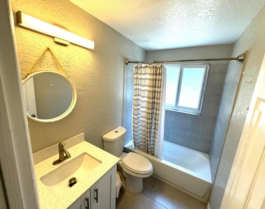 716 22nd Street - Photo Thumbnail 6