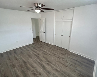 7624 Pembroke Road - Photo Thumbnail 7