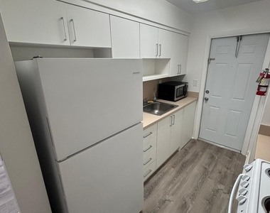 7624 Pembroke Road - Photo Thumbnail 3