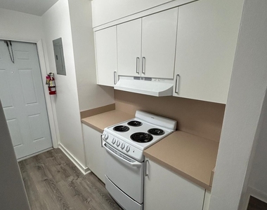 7624 Pembroke Road - Photo Thumbnail 2