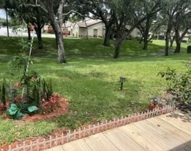 389 Ne Driftwood Terrace - Photo Thumbnail 18