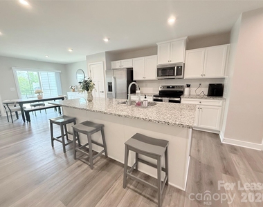 130 Stella Lane - Photo Thumbnail 4