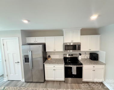 130 Stella Lane - Photo Thumbnail 6
