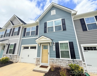 130 Stella Lane - Photo Thumbnail 3