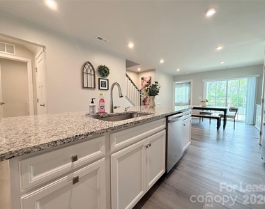 130 Stella Lane - Photo Thumbnail 5