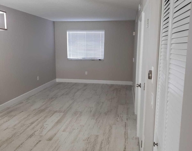 3512 Briar Bay Boulevard - Photo Thumbnail 4