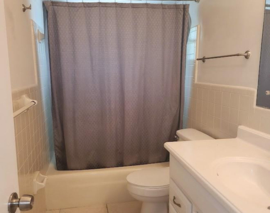 2940 Ne 19th Terrace - Photo Thumbnail 5