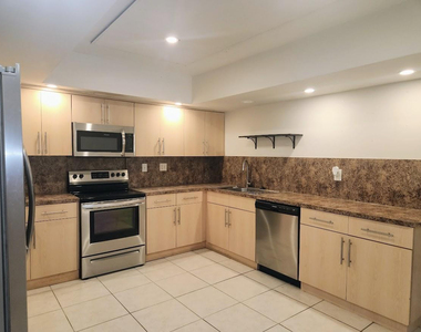 2940 Ne 19th Terrace - Photo Thumbnail 1