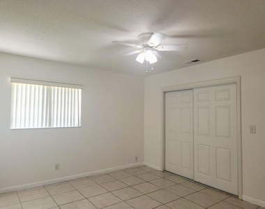 2940 Ne 19th Terrace - Photo Thumbnail 7