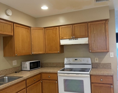 507 S 10th Street - Photo Thumbnail 2