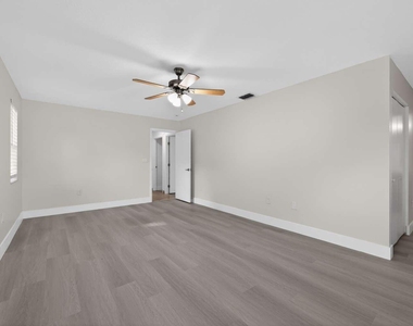 1329 Sw 151st Way - Photo Thumbnail 8