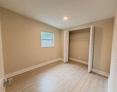 3640 Gull Road - Photo Thumbnail 27