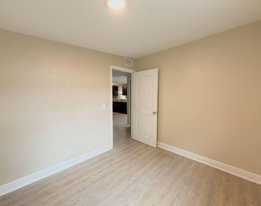 3640 Gull Road - Photo Thumbnail 25