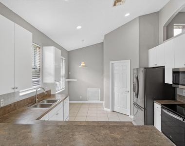 671 Nw Stanford Lane - Photo Thumbnail 7
