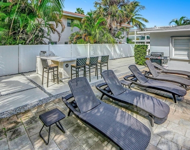 2740 Ne 30th Place - Photo Thumbnail 17