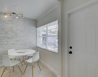 2740 Ne 30th Place - Photo Thumbnail 13