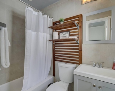 2740 Ne 30th Place - Photo Thumbnail 16