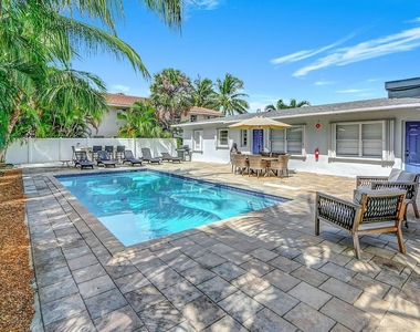 2740 Ne 30th Place - Photo Thumbnail 11