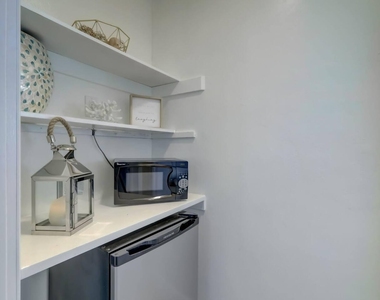 2740 Ne 30th Place - Photo Thumbnail 22