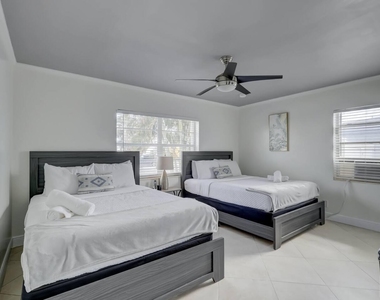2740 Ne 30th Place - Photo Thumbnail 19