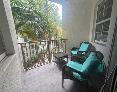 533 Ne 3rd Avenue - Photo Thumbnail 3