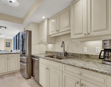 3000 N Ocean Drive - Photo Thumbnail 13