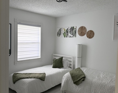 9052 Fountain Road - Photo Thumbnail 7
