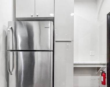 248 Vernon Avenue - Photo Thumbnail 5