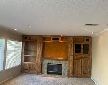 2835 S Bon View - Photo Thumbnail 3
