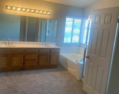 2835 S Bon View - Photo Thumbnail 5
