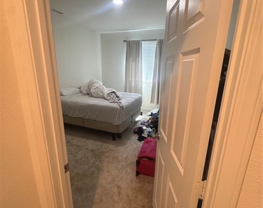 9509 Venetian - Photo Thumbnail 11