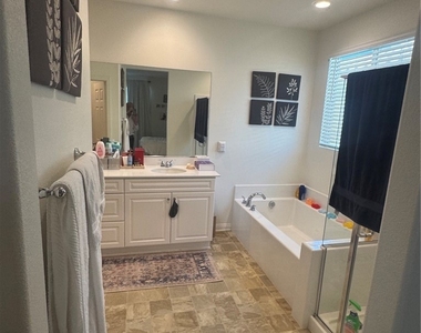 9509 Venetian - Photo Thumbnail 18