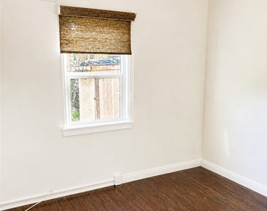 700 E State - Photo Thumbnail 4